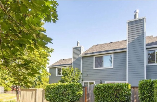 Charming Town-home/ Minutes from Intel, Nike, Supermarkets, Restaurants ,etc