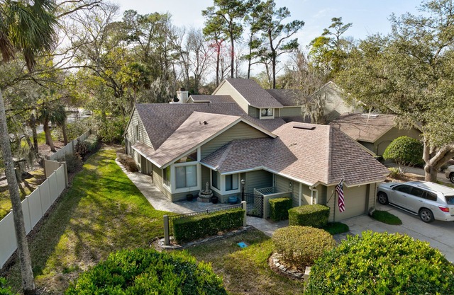 Charming Townhome with Patio, Firepit- Close to Golf + Beach
