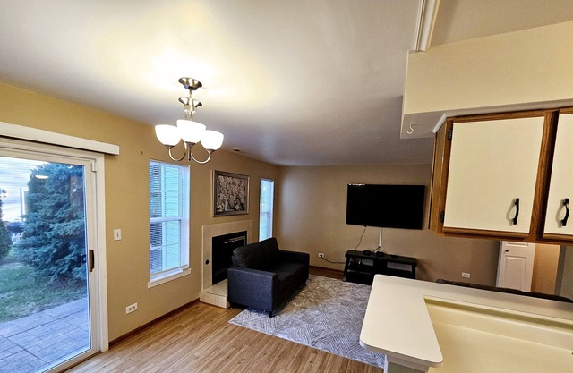 Charming Townhome, Cozy Oasis, Fully Furnished, Pet Friendly!