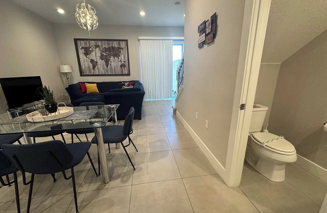 Charming townhome in Kissimmee, furnished, in a wonderful location, 3 +1 bd.