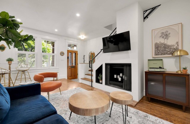 Charming Townhouse in Historic Old Town Alexandria - Perfect for Families and Groups