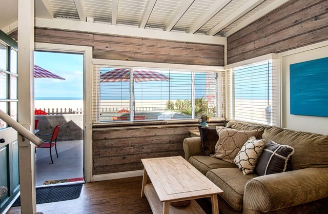 Charming traditional Newport Beach cottage!