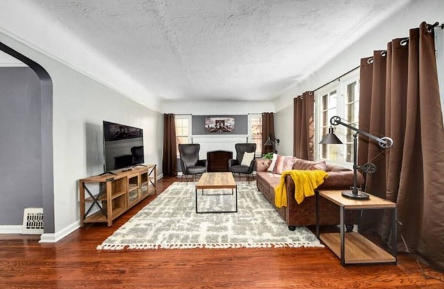 Charming & Updated ~ Long-Stays OK ~ Near Cleveland Clinic