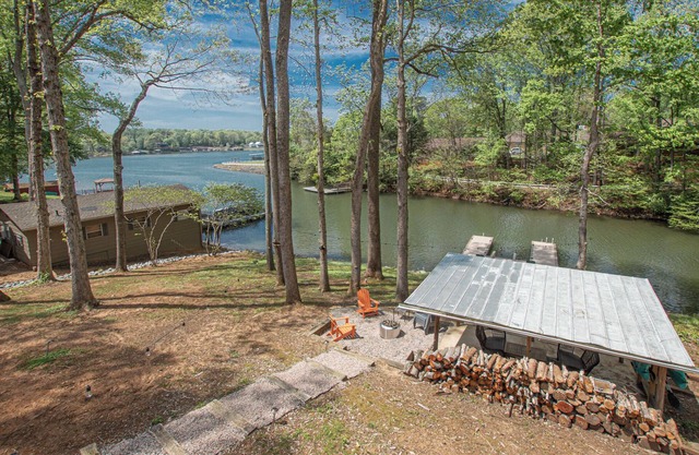 Charming Lake Front Home - Pet Friendly