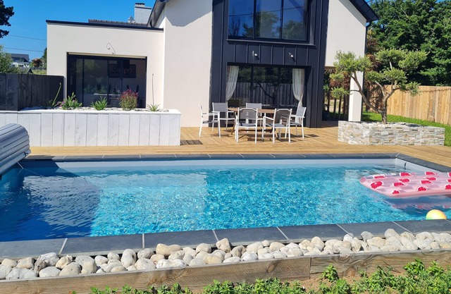 Charming Villa with private pool 150m from the beach