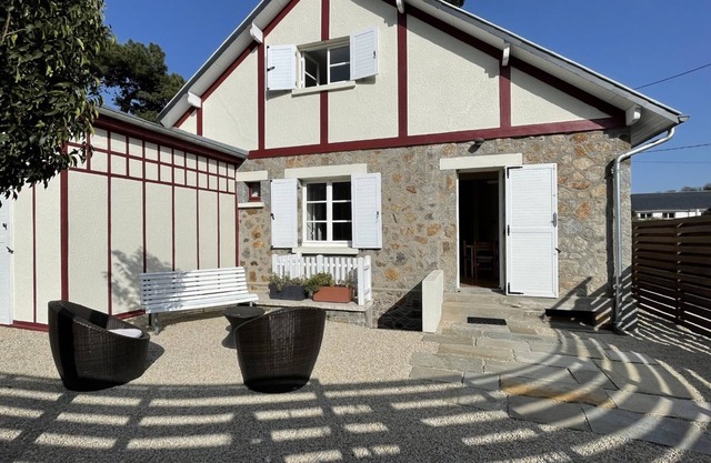Charming Villa, 250m from Beach, Enclosed Garden, Near Town Center