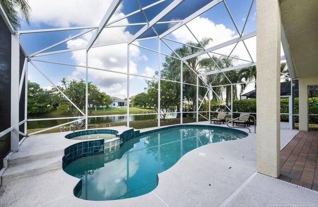 Charming villa in wonderful Jensen Beach Florida with a private swimming pool.
