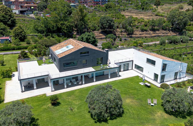 Charming villa with 3 bedrooms and WiFi, AC in delightful Sicilia