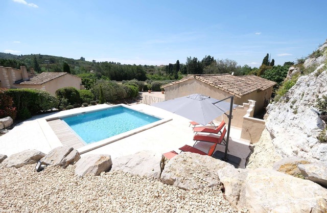 Charming villa with heated pool for 8 people near Eygalieres, in the heart of the Alpilles nature park in Provence