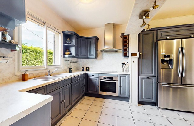 Charming villa with large outdoor pool in a beautiful location between the ocean and the vineyards.