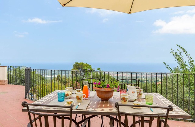 Charming Villa With Pool and Panoramic Surroundings