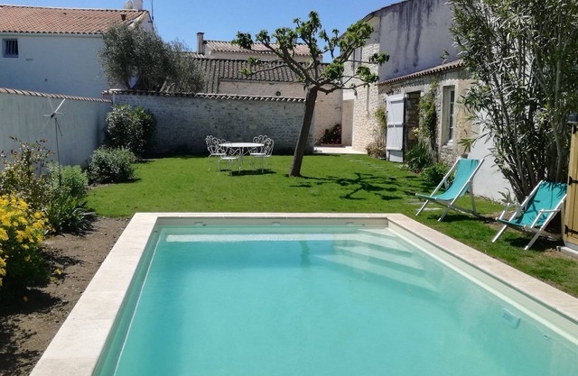 * Charming village house with heated pool on the sunny Oléron Island *