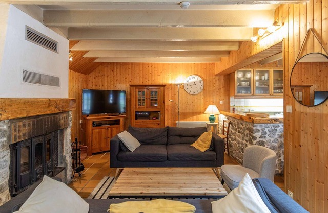 Charming Village House with Private Courtyard, Fireplace & WiFi