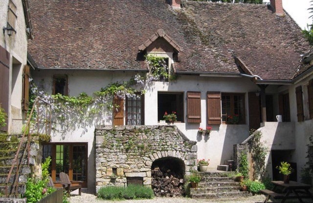 Charming village house for 8 with private pool Close to vineyards and Beaune