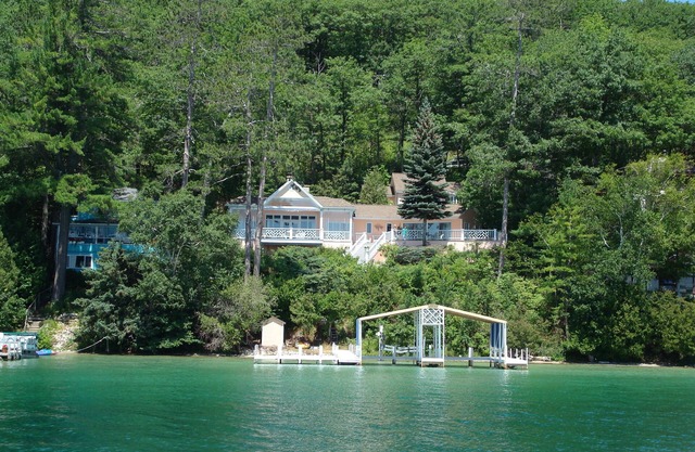 Charming Walloon Lake Cottage on the Water