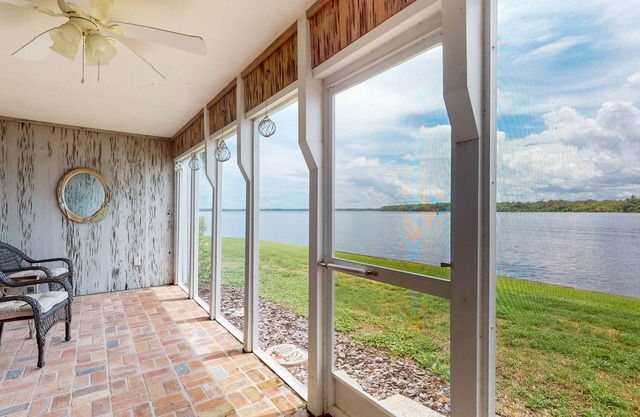 Charming waterfront condo with marina access, pool, A/C, WiFi