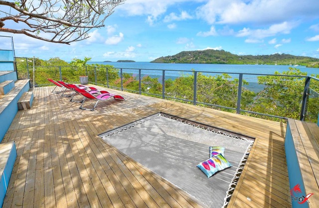 Charming waterfront villa, labeled "4 * tourism furnished"