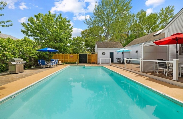 Charming West Harwich Pool Escape RPAM111
