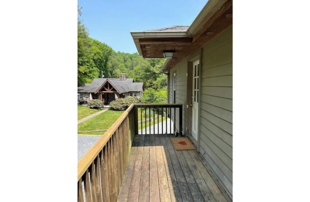 Charming, wooded 2-bedroom guest house in Gated Community near Watauga River