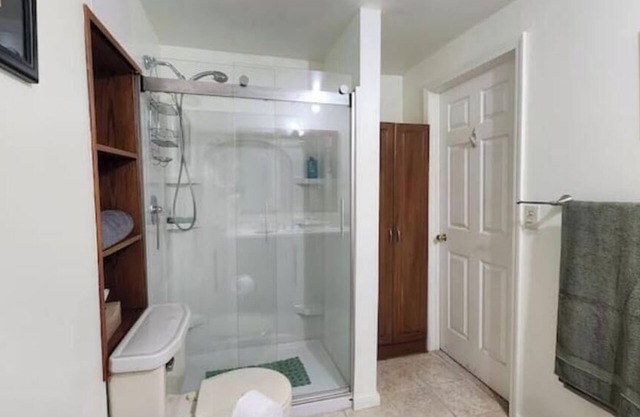 Charming1-bedroom apartment w/AC, WiFi in upscale east-side neighborhood