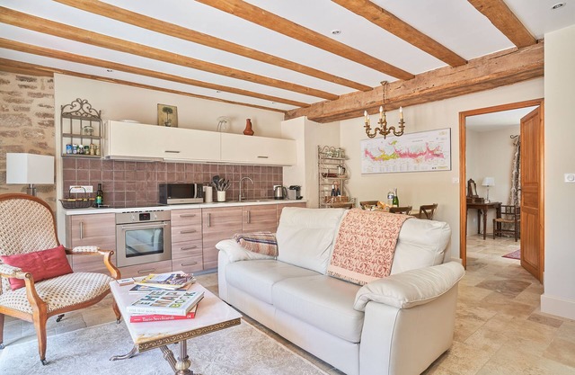 Charmot de Pommard, 1bdr/1bth quality, charming Apt, central Pommard village