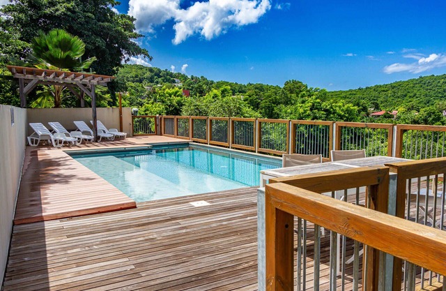 Chat Bleu - One Bedroom Cottage, Sleeps 2