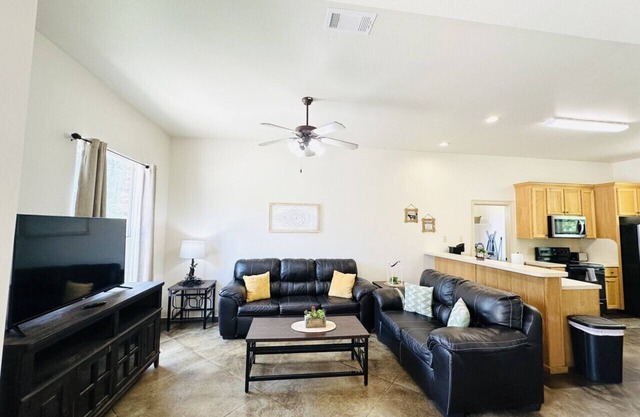 Chateau 13, spacious townhouse in Tickfaw, LA