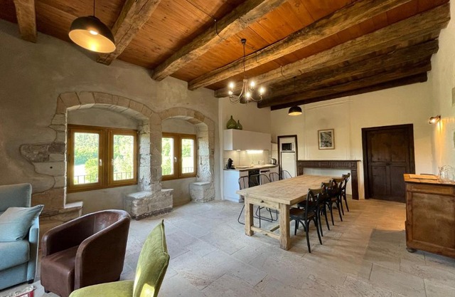 Chateau de Latour sur Sorgue