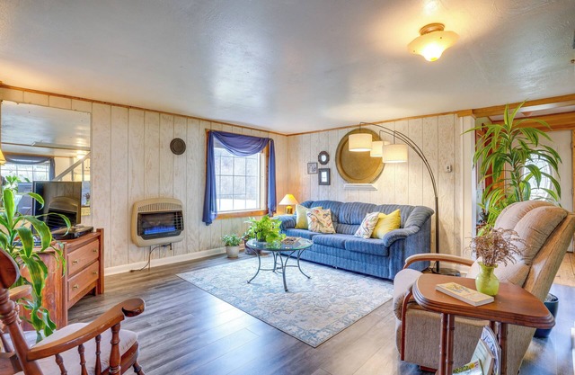 'Chateau Merlot' Cottage w/Deck in Stanardsville