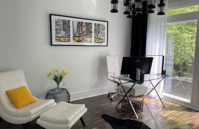 CHATEAU VILLA, seats on 7 acres, secluded, minutes from Truist Baseball Stadium