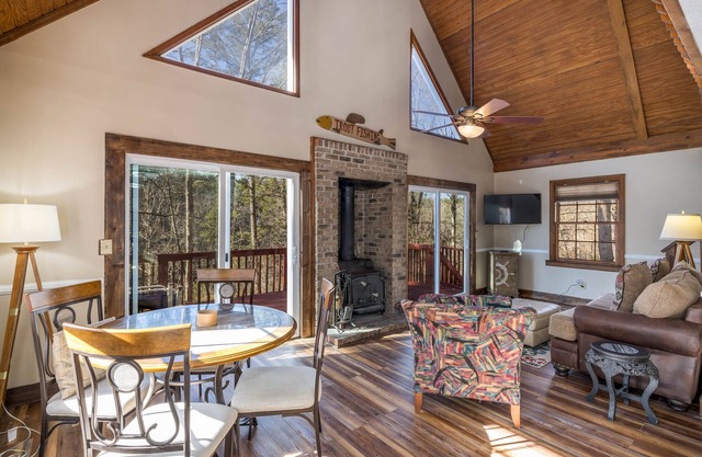 Chattahoochee Shoals – Cozy Pet Friendly River Cottage