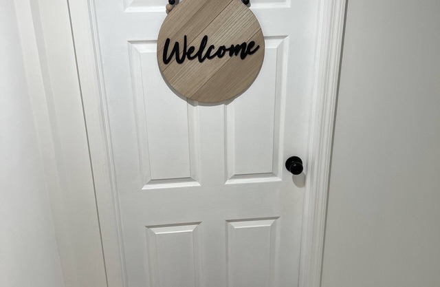 Cheerful 1 Bedroom home. 7 min-JFK/16 min-LGA