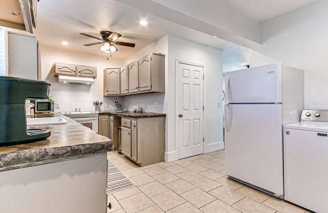 Cheerful 2 Bedroom, Boat Parking, Lake View!