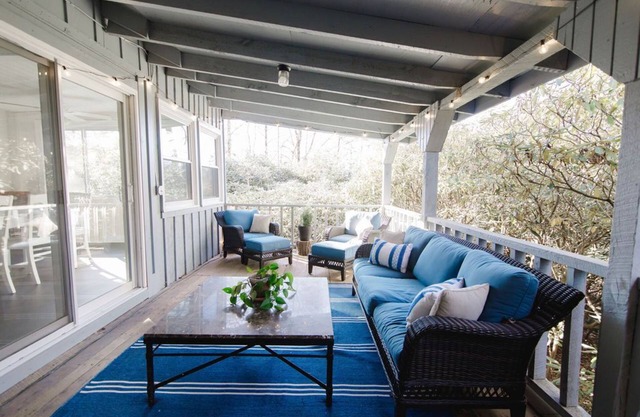 Cheerful cabin, modern amenities- close to Black Mountain & Asheville