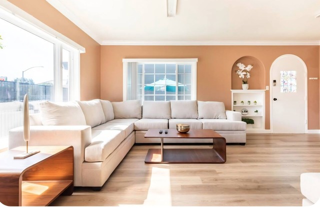 Cheerful, Cozy 1-Bedroom Home with Free gated Parking on premise