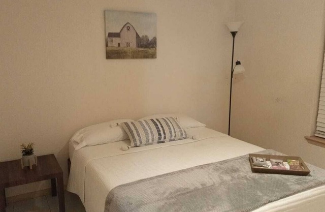 Cheerful Home, Comfy Entertainment Spaces; Family-Pet friendly & Great Location!