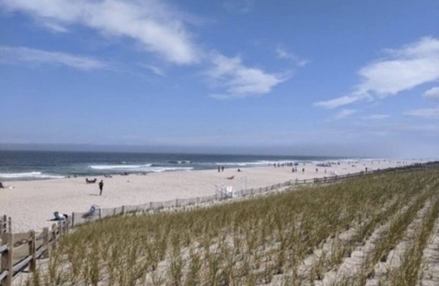 Cheerful newly renovated 2 bd Beach Cottage in OBIII, Free parking