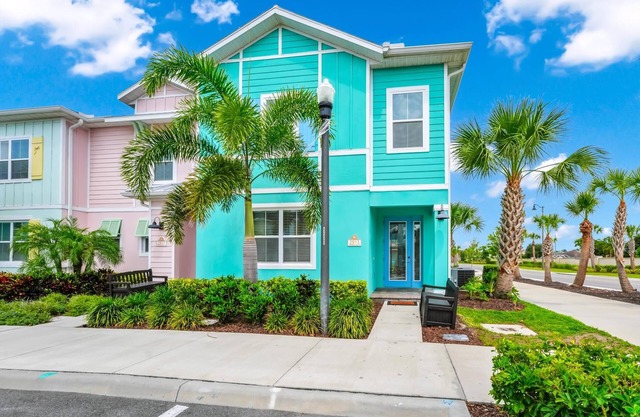 Cheerful Villa near Disney with Margaritaville Resort and Island H20 Waterpark.