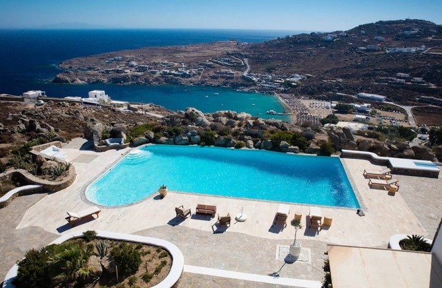 Chef included by Fantasia Villas: Paradiso Villa 17 bedrooms