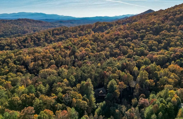 Cherokee Sunrise Lodge - The name says it all enjoy the sunrise at this Cabin