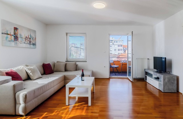 Cherry City Stay Apartment With Parking, Zagreb, Croatia