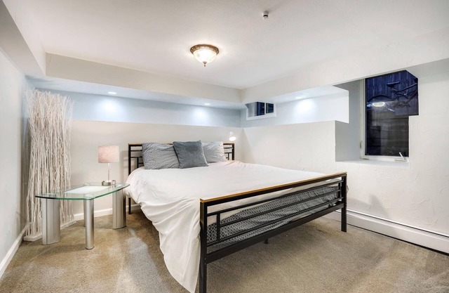 Cherry Creek North - Walkable! Discount cleaning fee! Basement level apartment