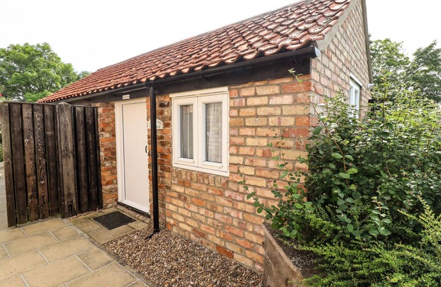 CHERRY PIPS, pet friendly, with a garden in Saltfleetby