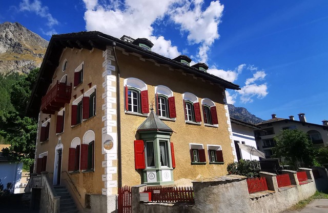 Chesa Lagrev-Schucan, authentic Engadine house