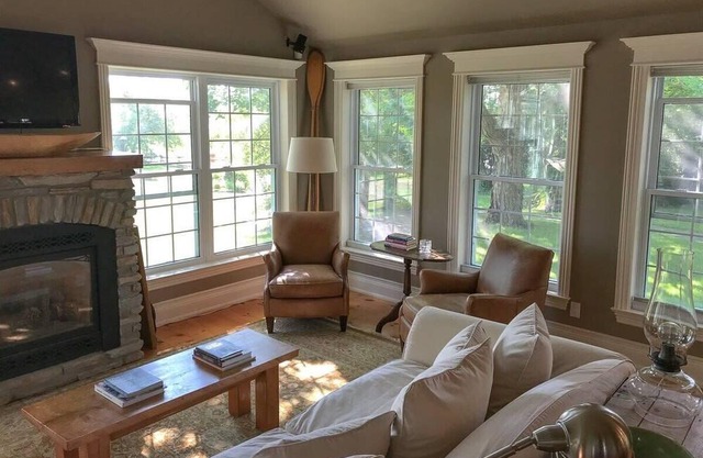 Chetwyn Farms - Loyalist farmstead with alpacas