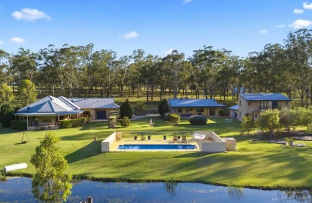Chez Vous Estate Pokolbin - Hunter Valley! Accommodation for up to 18 guests