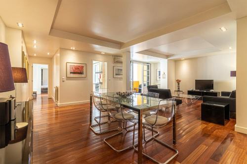 Chiado Deluxe Design 3 BR Apartment