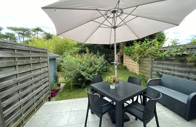 Chiberta, T2 house, air-conditioned bedroom, terrace/garden; beaches, golf courses, everything within walking distance!