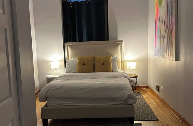 Chic 1-bedroom apartment,15mims from downtown