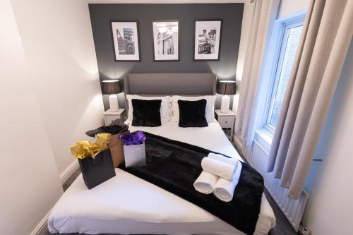 Chic 1-Bedroom Flat - 10 Min Walk to Westfield London